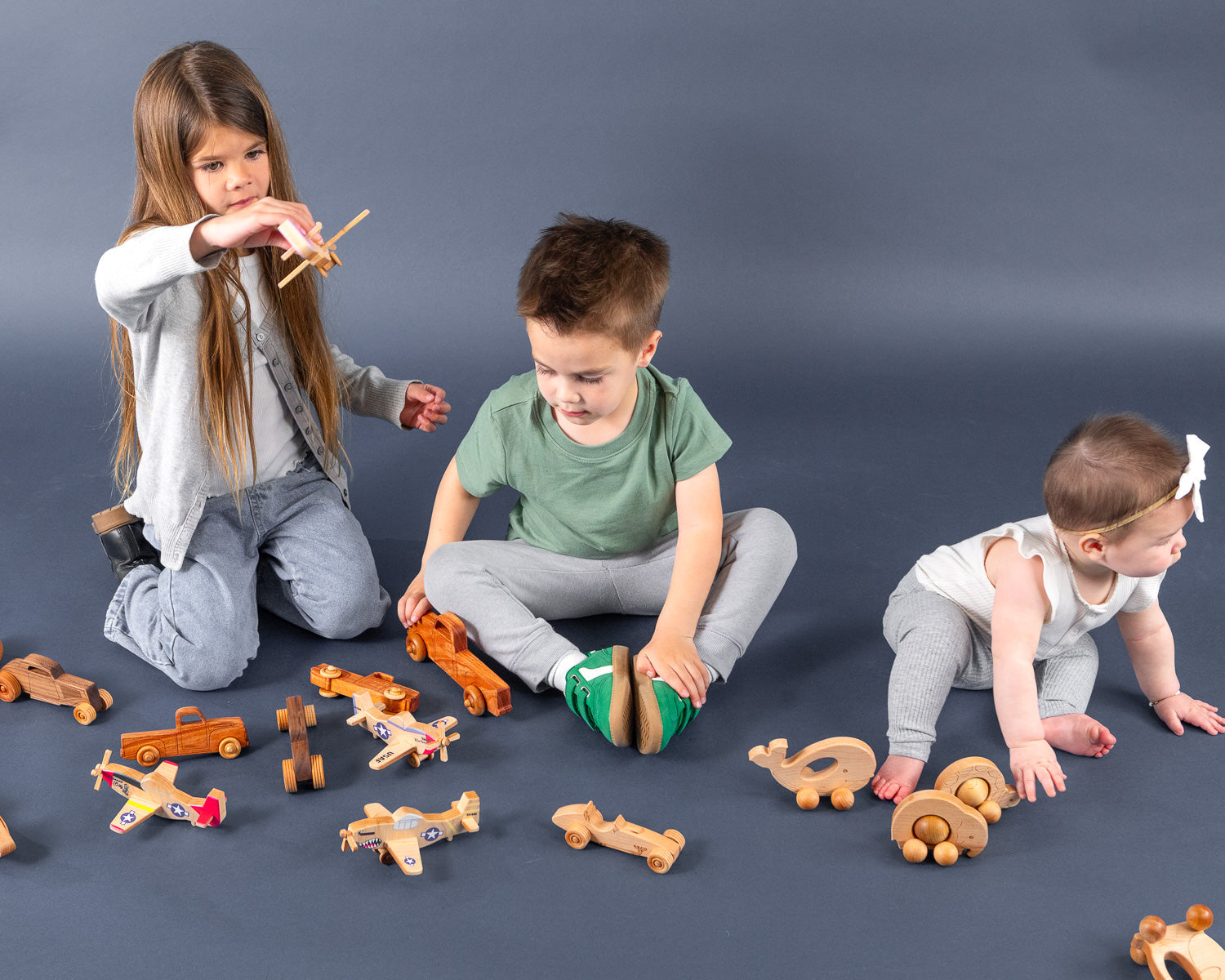 Montessori Educational Blue Wooden Pickup Truck for Toddlers 1–3 | Eco-Friendly Maple Wood Toy | Made in the USA 🇺🇸